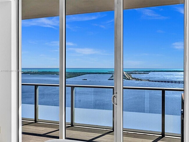 Building Photo - 1300 Brickell Bay Dr