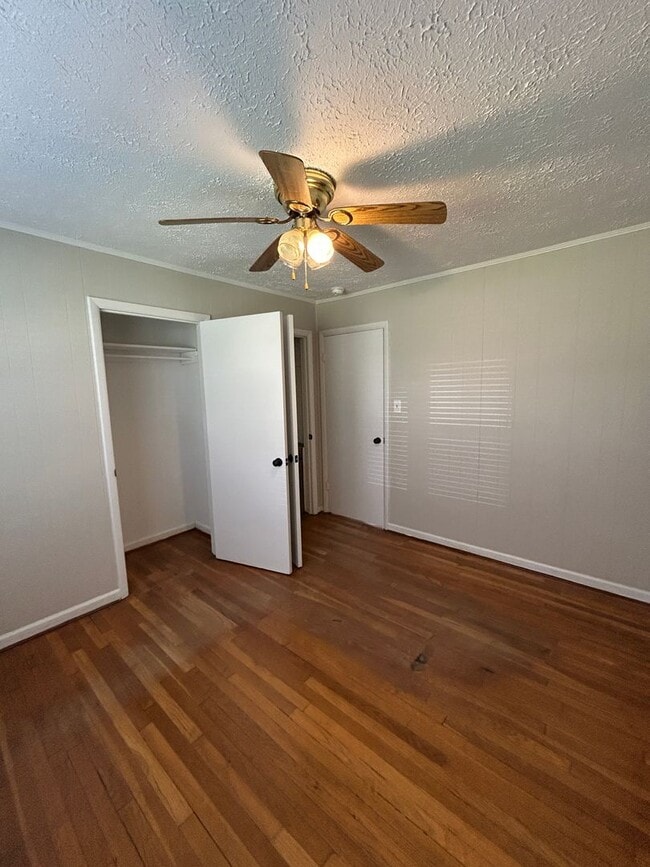 Building Photo - 1706 Dooley Ave