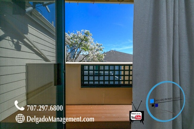 Building Photo - Glen Cove! Large one bedroom