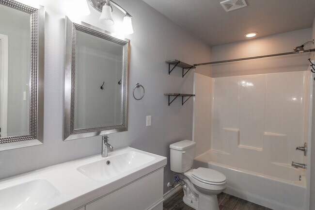 Building Photo - 3 bed 2 bath - Frenship ISD
