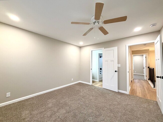 Building Photo - 511 Glenstone Springs Dr