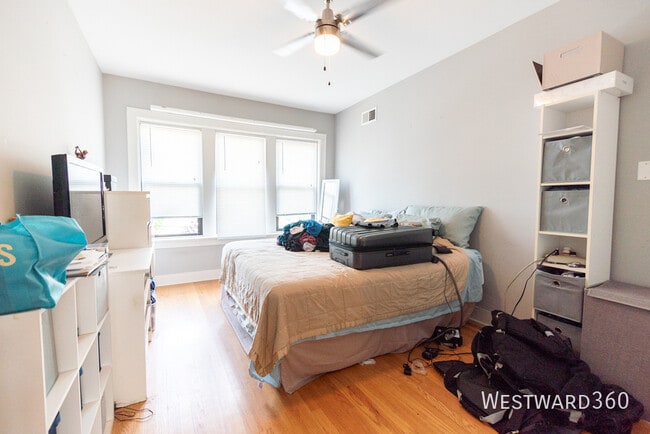 Building Photo - 2032 W Berwyn Ave