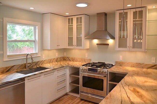 Building Photo - 1179 Oak Grove Ave