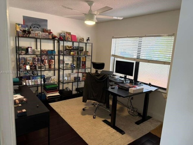 Building Photo - 2925 E Aviary Dr