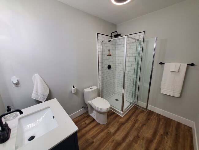 Building Photo - 319 Silverberry Ct