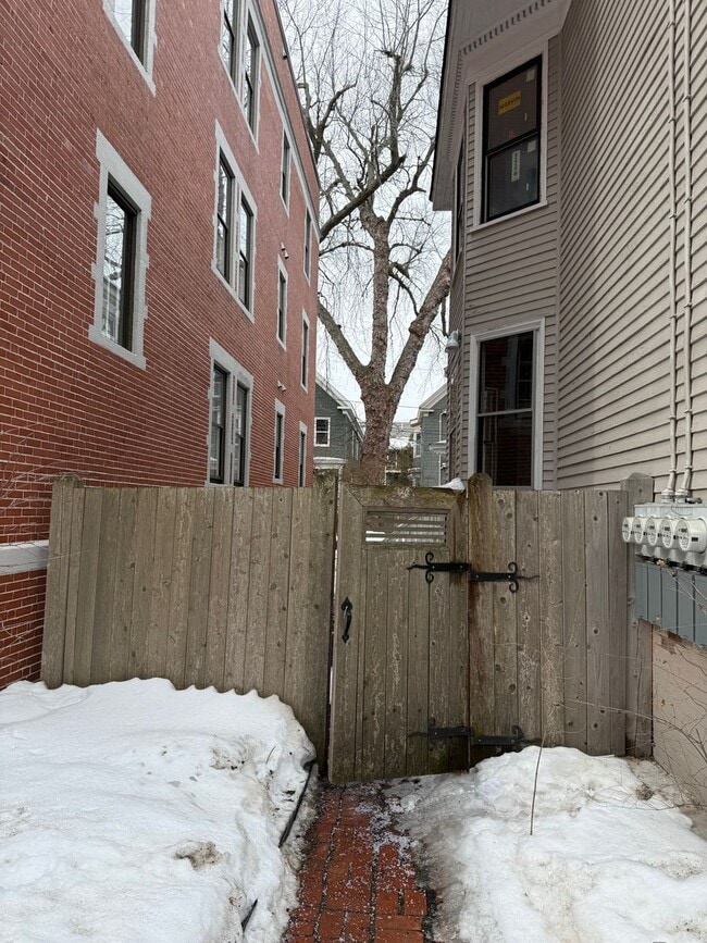 Building Photo - 130 Neal St