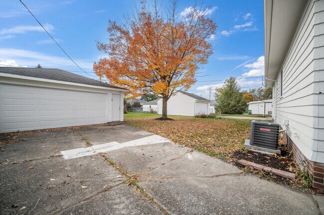 Building Photo - 30030 Vineyard Rd