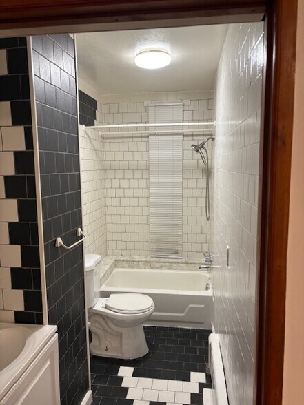 Building Photo - 2855 Winton St