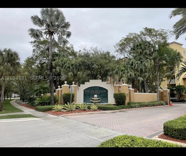 Building Photo - 19901 E Country Club Dr