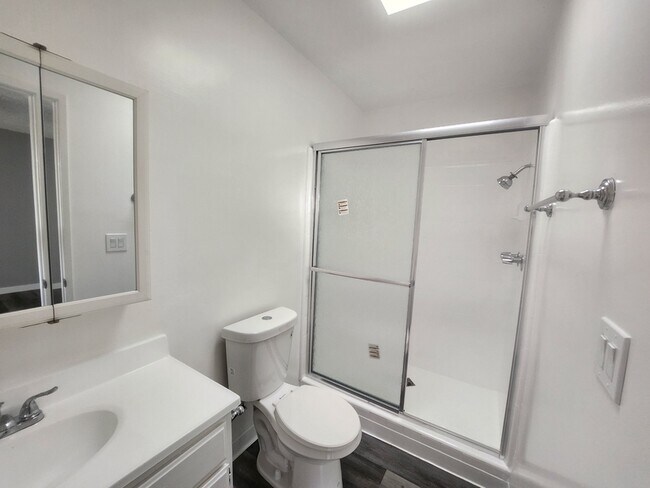 Building Photo - 425 N Hobart Blvd