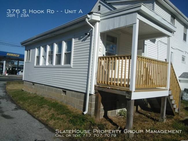 Building Photo - First Months Rent Free! Newly Renovated!