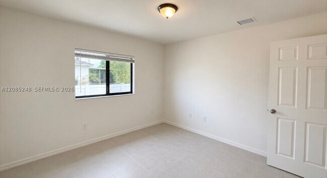 Building Photo - 2208 NW 42nd Pl