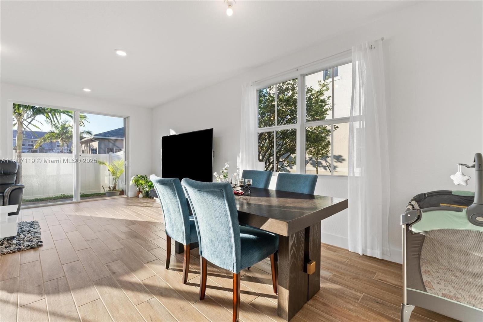 Building Photo - 210 SW 170th Ave