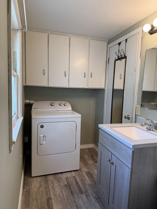 Building Photo - 1304 S 11th St