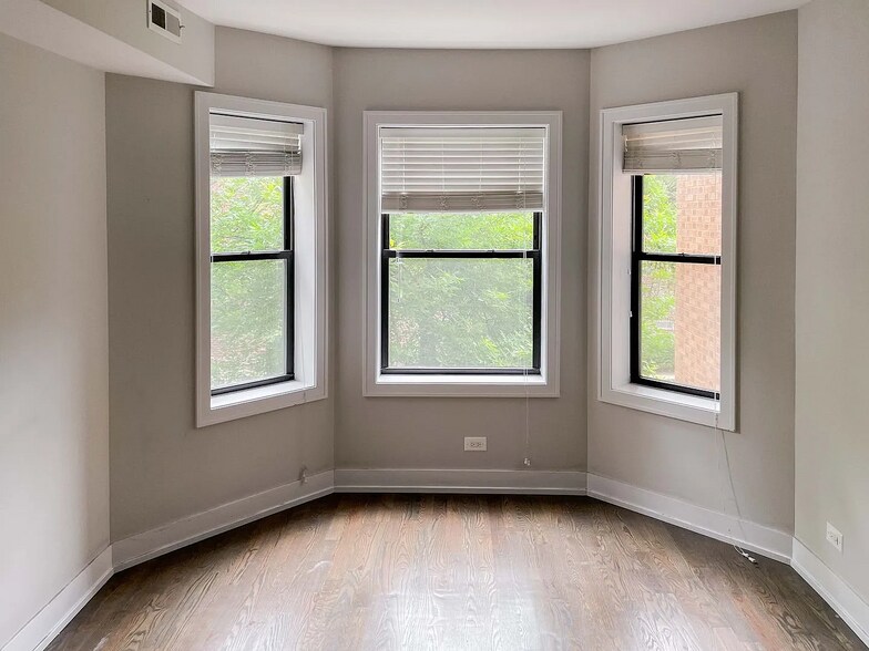 Building Photo - 3818 N Sheffield Ave