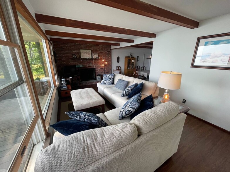 Building Photo - 91 Shore Rd