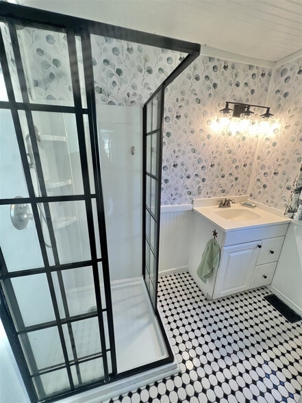 Building Photo - 28 W Shore Rd