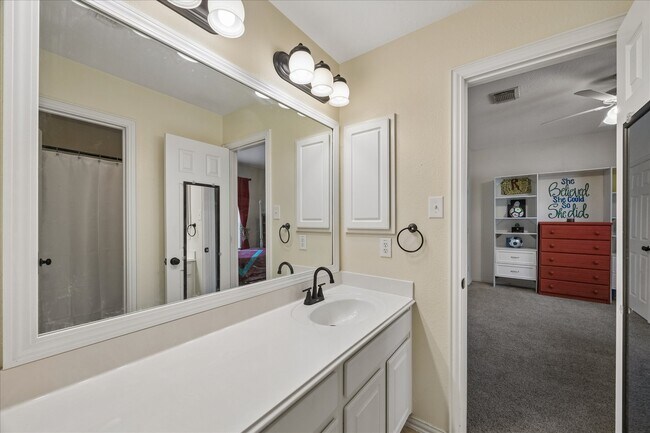 Building Photo - 1125 Shady Knoll Ln