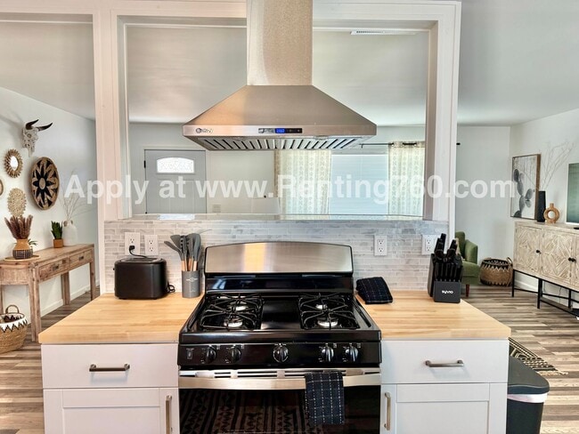 Building Photo - Chic Joshua Tree Retreat with Modern Upgrades
