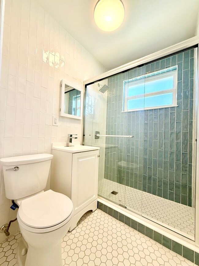 Building Photo - 748-750 Bethune St