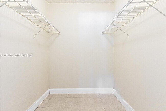 Building Photo - 16400 Golf Club Rd