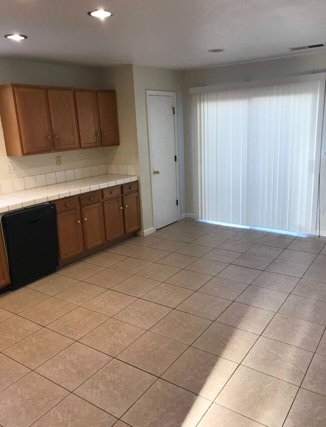 Building Photo - 4 Bedroom/2 Bath Home Stockton Ca