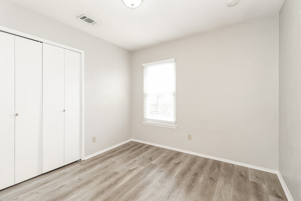 Building Photo - 702 Ponderosa Dr