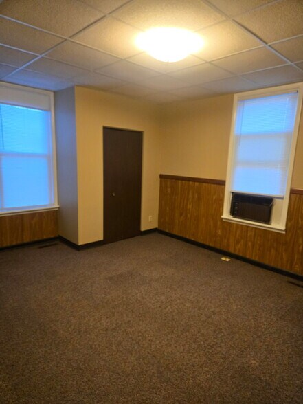 Building Photo - 418 N Center St