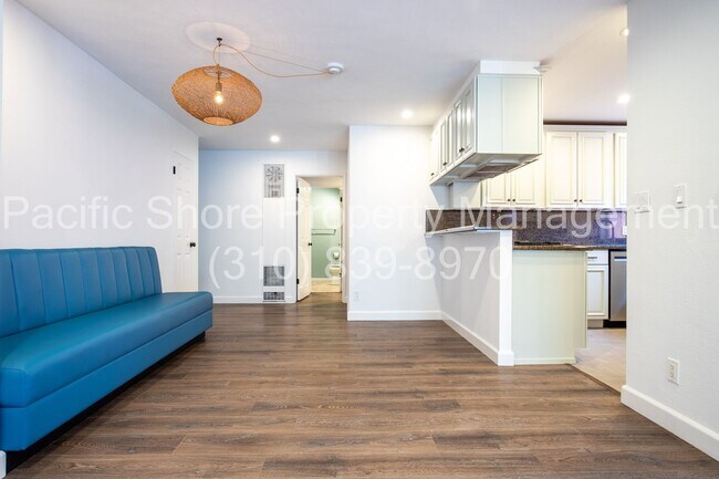 Building Photo - Updated 3-Bedroom First-Floor Condo in Prime Santa Monica Location