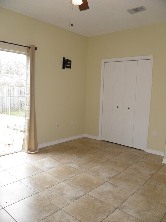 Building Photo - 1843 Whispering Oaks Ln