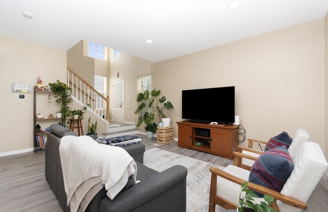Building Photo - 3160 Bromley Ln