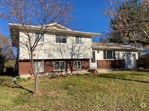 Building Photo - Amazing Home On Quiet Cul-de-sac