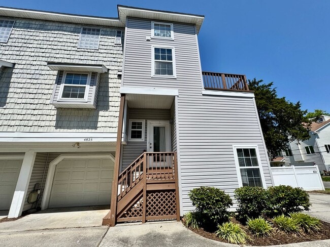 Building Photo - A Chesapeake Bay Townhome w/Garage, Available NOW! 2 Downstairs Bedrooms - Pet Friendly - 2 Balco...
