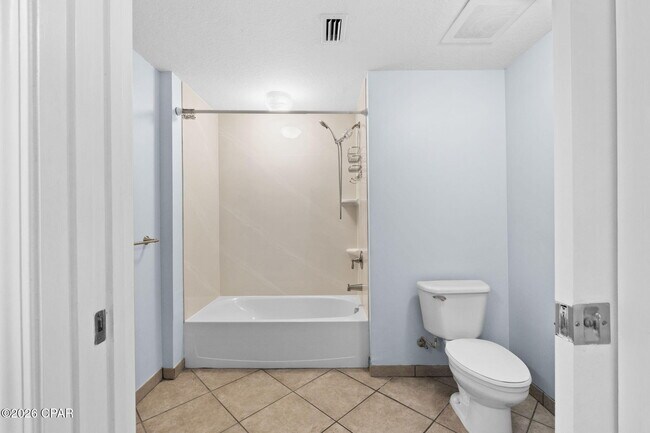 Building Photo - 2400 Grandiflora Blvd