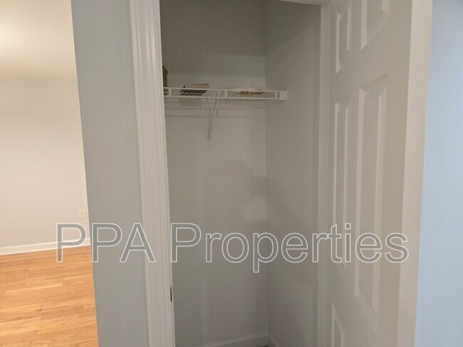 Building Photo - 929 Morreene Rd