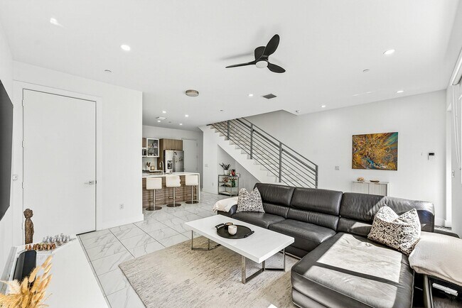 Building Photo - 1034 NE 18th Ave