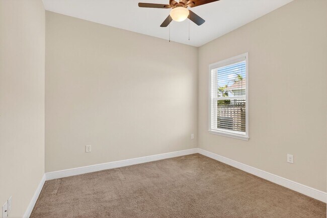 Building Photo - Modern 4-Bedroom Rental with Screened Patio & 2-Car Garage