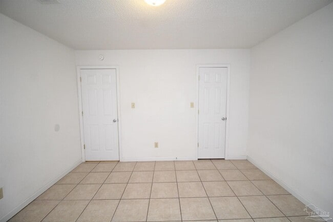 Building Photo - 3352 Green Briar Cir