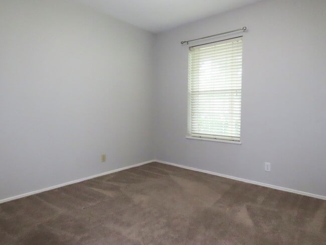 Building Photo - South Tyler! Lovely 3 Bedroom, 2 Bath Hous...
