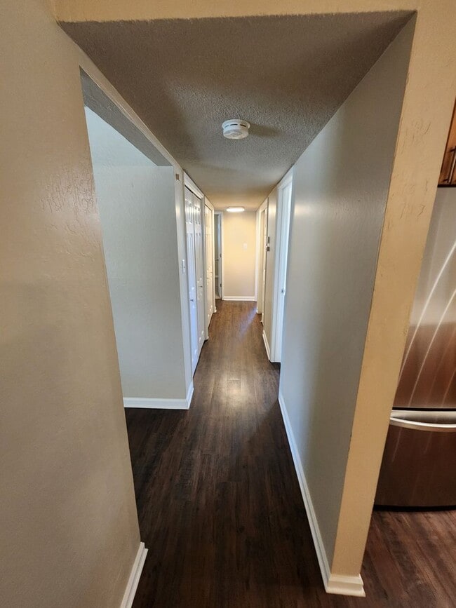 Building Photo - Action Properties R.E.S.- Central Roseville, R.V. Access, 3 Bedroom, Large Patio & Rear Yard, Nea...