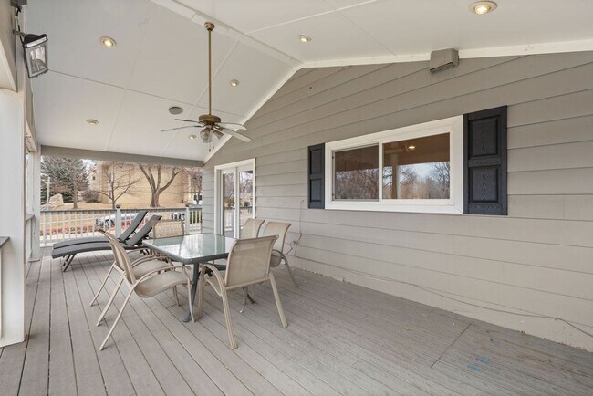 Building Photo - Style Meets Location 3 Bedroom 3 Bathroom Single Family Home - Must See