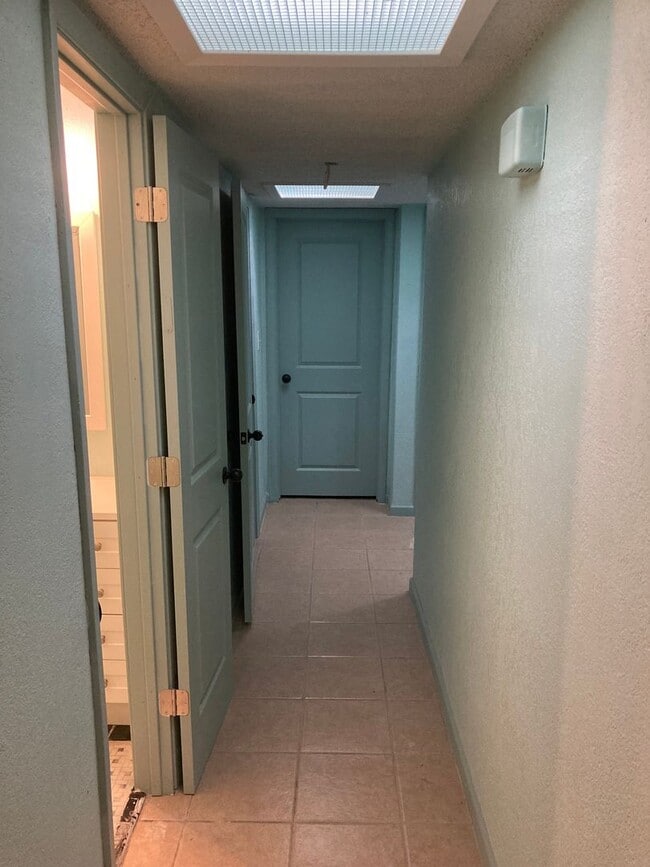 Building Photo - Newly Renovated Home in the heart of Springdale !