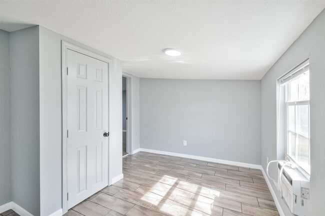 Building Photo - 822 Finesse Dr