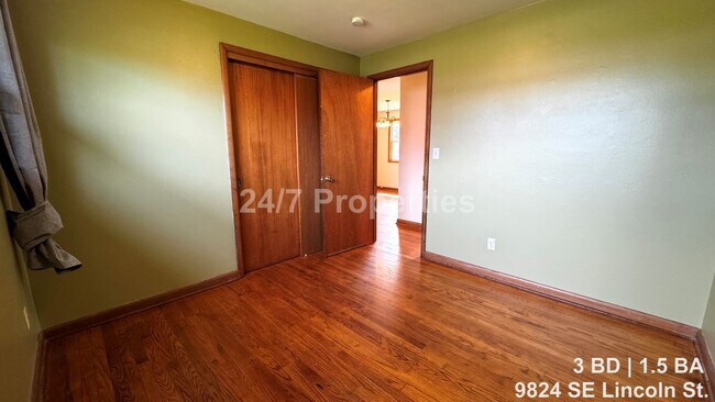 Building Photo - Vibrant 3BD | 1.5BA Home w/ Yard - SE Portland