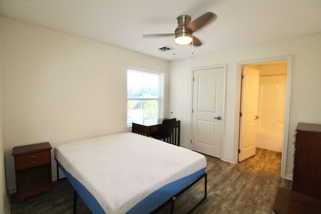 Building Photo - 510#204 Davis Mill Drive