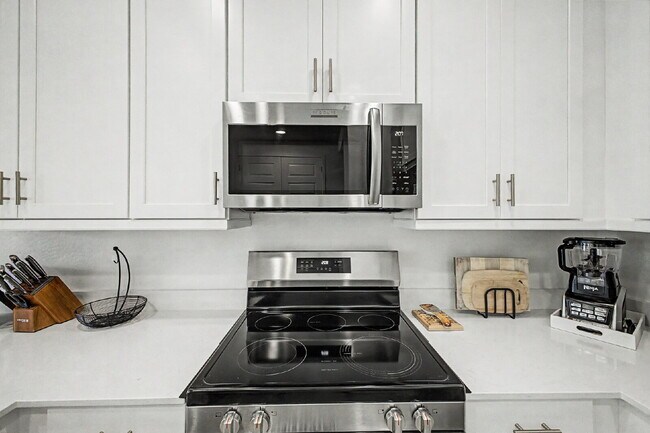 Building Photo - Live the Hawes Crossing Lifestyle – Pool, Pickleball & More! Internet included in the rent!