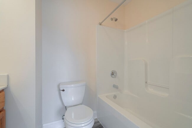 Building Photo - Oak Tree Townhome | 4 Bed, 4.5 Bath | Available Now!