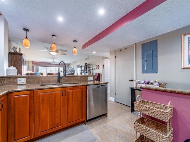 Building Photo - 51 Island Way