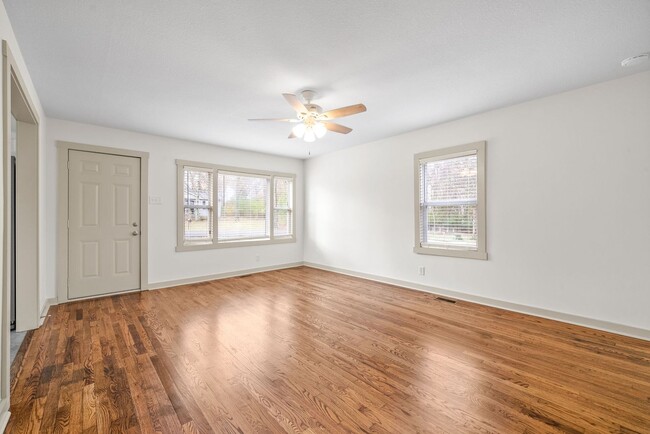 Building Photo - Renovated 3 Bedroom Home For Rent Near Downtown Clarksville