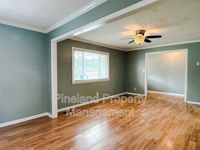Building Photo - 6151 Wynnwood Dr